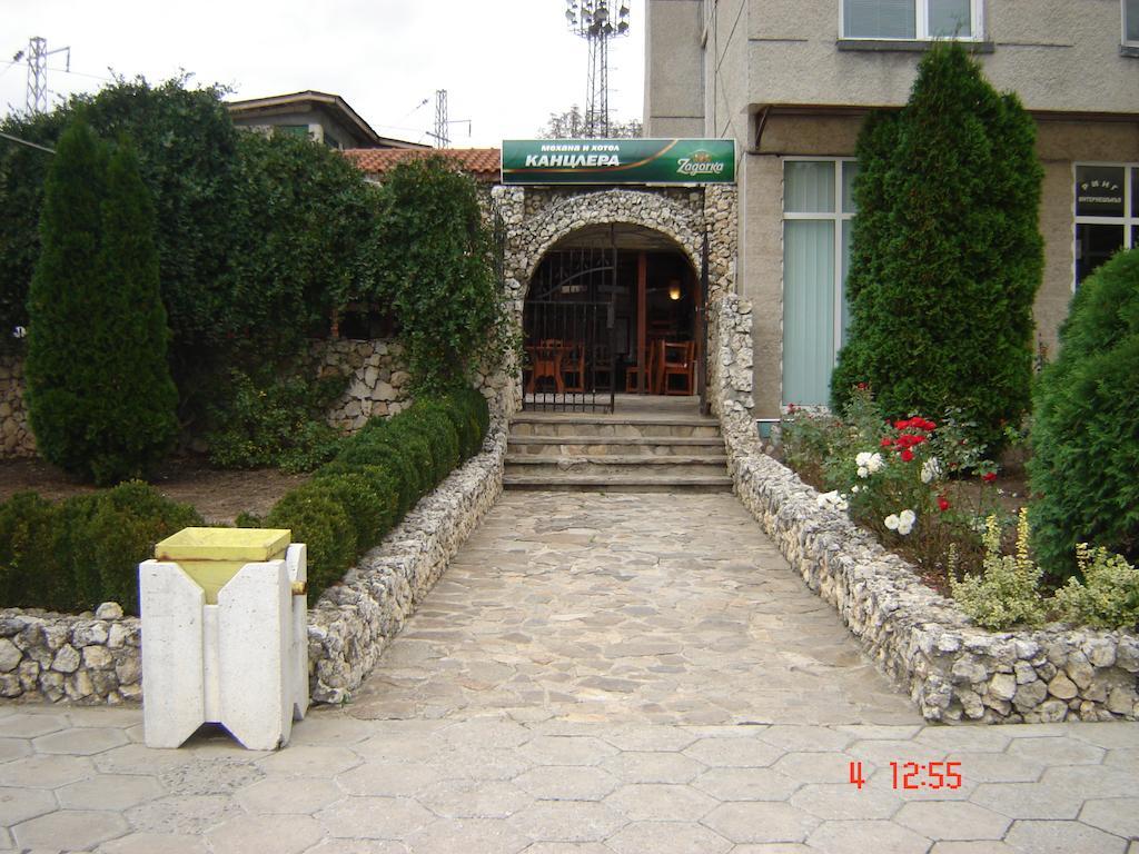 Kanclera Hotel Kaszpicsan Kültér fotó